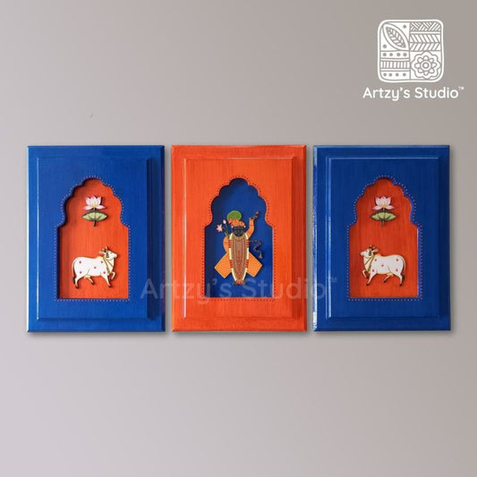 Shrinathji with 2 cow frame